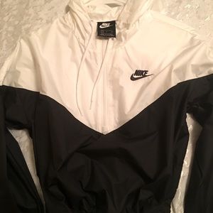 Women’s Crop NIKE Windbreaker